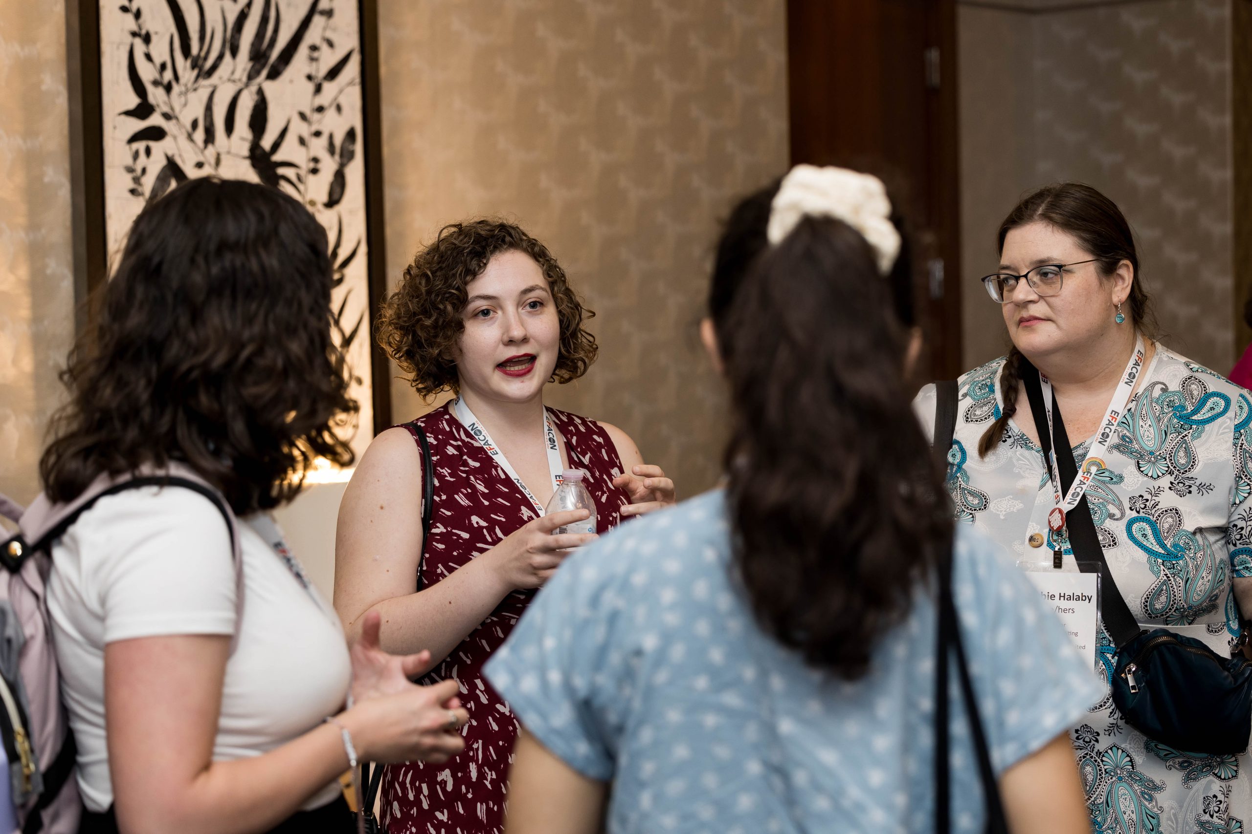 EFA Con 2023-118 Group of people conversing